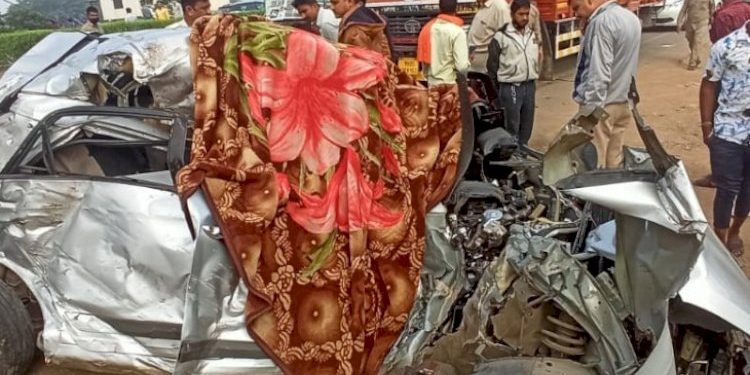 રાજ્યમાં વધુ એક અકસ્માત, કાર ડીવાઈડર કુદીને ટ્રક સાથે અથડાઈ