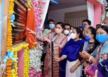 જામખંભાળીયામા અદ્યતન ગાર્ડનનુ લોકાર્પણ કરતા સાંસદ પૂનમબેન માડમ