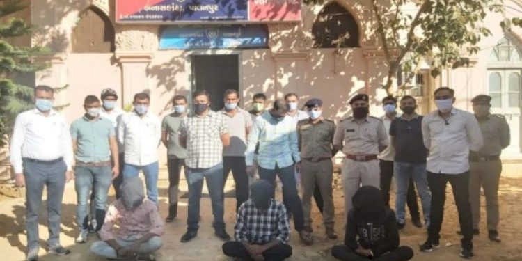 પૂજારીની પત્નીના પ્રેમીએ સાડા ત્રણ લાખ રૂપિયાની સોપારી આપી પૂજારીની હત્યા કરાવી