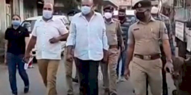 ચર્ચાસ્પદ કિસ્સો, સવારે યુવાનને નગ્ન કરી બજારમાં ફેરવ્યો, સાંજે પોલીસે સંડોવાયેલા શખ્સોને ગામમાં ફેરવ્યા 