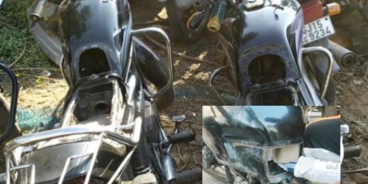 નહી માનો, બાઈકમાં કેટલાય ચોરખાના અને તેમાં દારુ જુઓ કેવી રીતે….