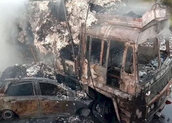 કપાસ ભરેલ ટ્રક અને કાર વચ્ચે અકસ્માત બાદ લાગી ભીષણ આગ, 3 મહિલાના મોત