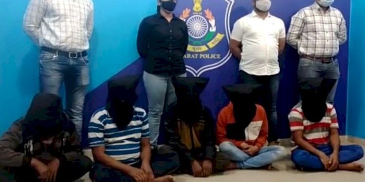 ઝડપાઈ એવી તસ્કર ગેગ જે ચોરી કર્યા બાદ મકાનમાં રસોડા કે ફ્રિજમાં રહેલ જમવાનું પણ ખાતા અને બીડી પીધા બાદ…