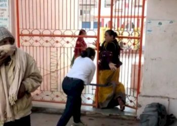 મજુરી કરી પેટીયું રળતી મહિલા પર લાઠીઓ વીંઝવી મહિલા PSI ને ભારે પડી