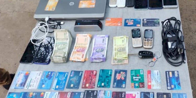 ATM કાર્ડ ક્લોન કરી અને એકદમ આસાનાથી રૂપિયા કાઢી લેતી ગેંગ પોલીસને હાથ લાગી