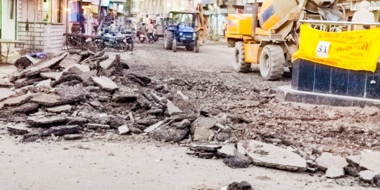 ખંભાળિયામાં રોડરસ્તાના આડેધડ કામો હાથ ધરી શહેરને બાનમાં લેતું પાલિકા તંત્ર