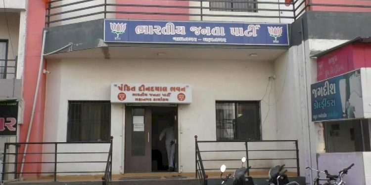 સાંસદ-ધારાસભ્યો અને શહેર પ્રમુખને ત્યાં ‘પદવાંચ્છુઓ’નો મેળો…