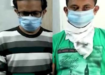 માસ્કના ચેકિંગને નામે લોકો પાસેથી દંડ ઉઘરાવતા બે નકલી પોલીસને લોકોએ ઝડપી પાડ્યા