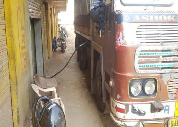 દુકાન મોબાઈલ રિચાર્જની અને વેચાણ થતું બાયોડીઝલ