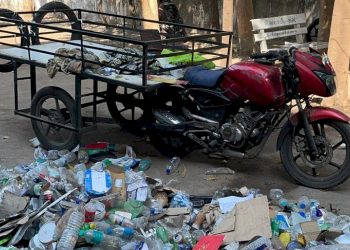 બાઈકને મોડીફાય કરી કચરામાં છુપાવેલ દારૂનો જથ્થો ઝડપાયો