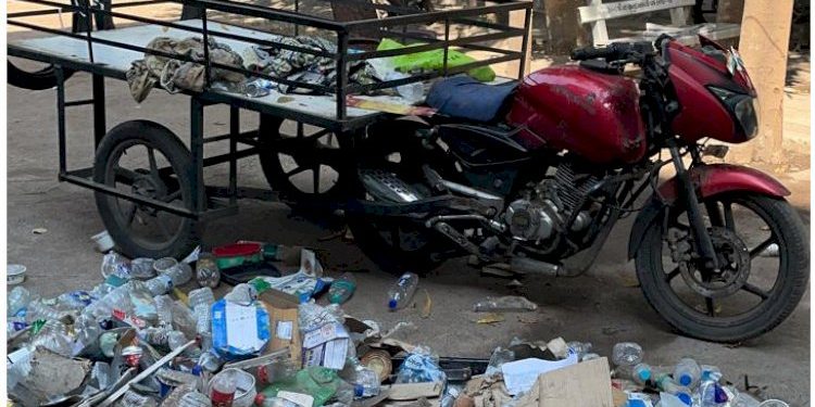 બાઈકને મોડીફાય કરી કચરામાં છુપાવેલ દારૂનો જથ્થો ઝડપાયો