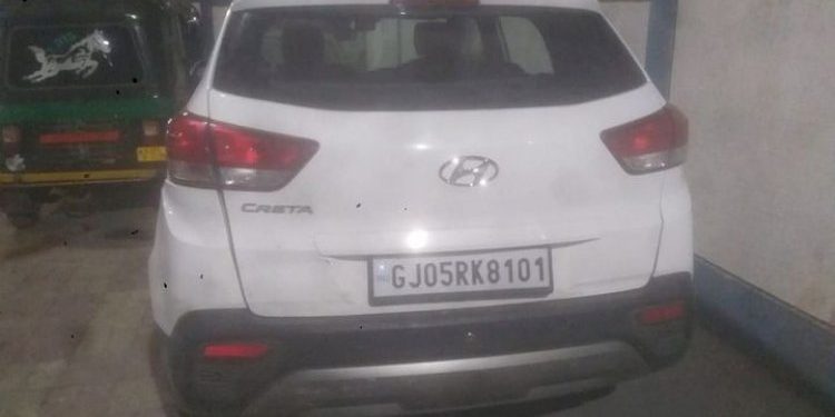 બુટલેગરો બેફામ, દારૂ ભરેલ કાર અટકાવતા પોલીસ પર ચઢાવી દીધી કાર