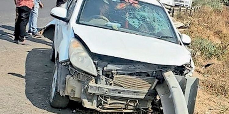 અકસ્માત, સેફટી ગડર કારની આરપાર નીકળી ગયું…