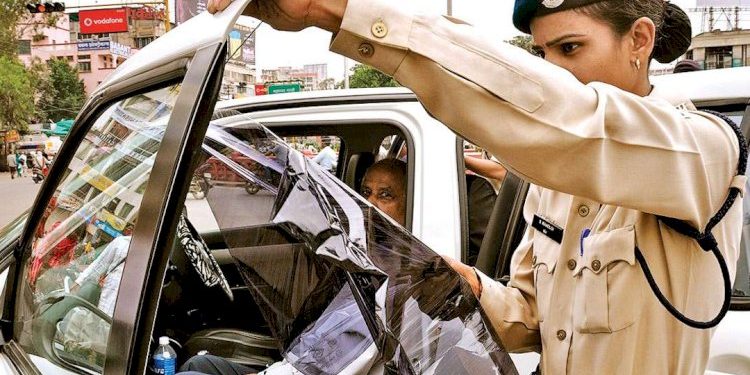 રાજ્યમાં પોલીસે વાહનોમાં બ્લેકફિલ્મ લગાવનાર પાસેથી 5 કરોડથી વધુના દંડની કરી વસુલાત…