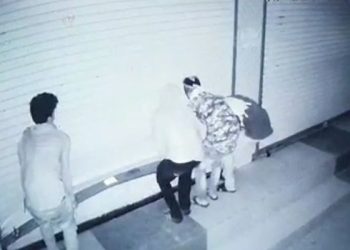 4 તસ્કરોએ 6 દુકાનના તાળા તોડ્યા, એવી લાગે હશે ભૂખ કે નમકીનના પેકેટ પણ ના મુક્યા.!