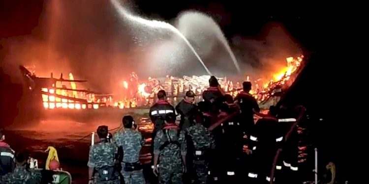 મધદરિયે બોટમાં આગની ઘટના, ભારતીય તટ રક્ષક દળે માછીમારીની હરસિદ્ધિ બોટને શોધીને કાબેલીદાદ કામગીરી કરી