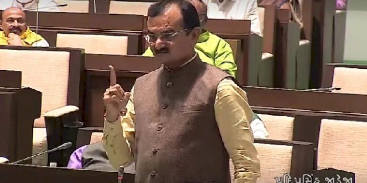 રાજ્યમાં લેન્ડ ગ્રેબિંગ એક્ટ હેઠળ થયેલ કાર્યવાહી અંગે ગૃહમંત્રીએ વિધાનસભામાં આપી માહિતી