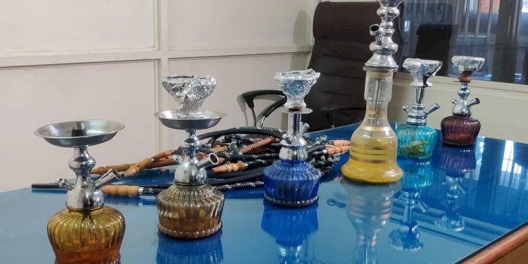 IPL મેચ જોવાની સાથે હુક્કાની જામેલ મહેફિલમાં પોલીસ પહોચી