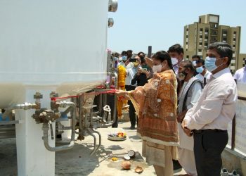 જનરલ હોસ્પિટલ ખંભાળીયા ખાતે 9 હજાર લિટર ઓકસિજન ટેન્કનું લોકાપર્ણ કરતા સાંસદ પૂનમબેન માડમ