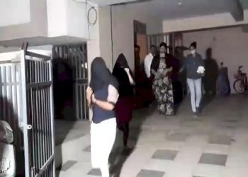 માતા કૂટણખાનું ચલાવતી, દીકરાઓ ગ્રાહક શોધી લાવતા, એક ગ્રાહક પાસેથી 1500 લેવાતા