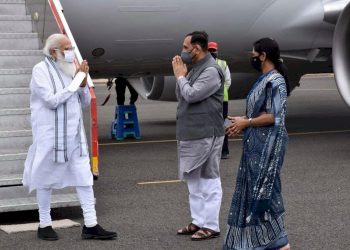 પ્રધાનમંત્રી ભાવનગર પહોચ્યા, તેવોએ વાવાઝોડાથી પ્રભાવિત વિસ્તારોનું નિરીક્ષણ શરુ કર્યું