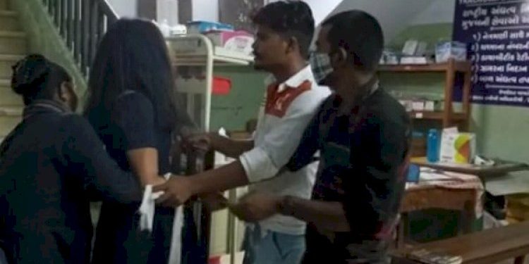 સ્પામાં મદિરાની મહેફિલ, સ્પામાં કામ કરતી યુવતી અને યુવકો વચ્ચે થઇ બબાલ અને…