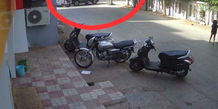 જામનગર એક જાણીતા ઈલેક્ટ્રોનિક શોરૂમના માલિકની પુત્રીએ શહેરમાં હીટ એન્ડ રન સર્જયાની ઘટના ચર્ચાને ચકડોળે 