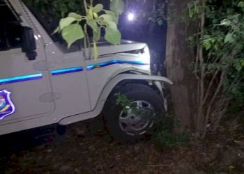 ટ્રકચાલકે પોલીસવાનને મારી ટક્કર, 4 પોલીસકર્મીઓ થયા ઈજાગ્રસ્ત