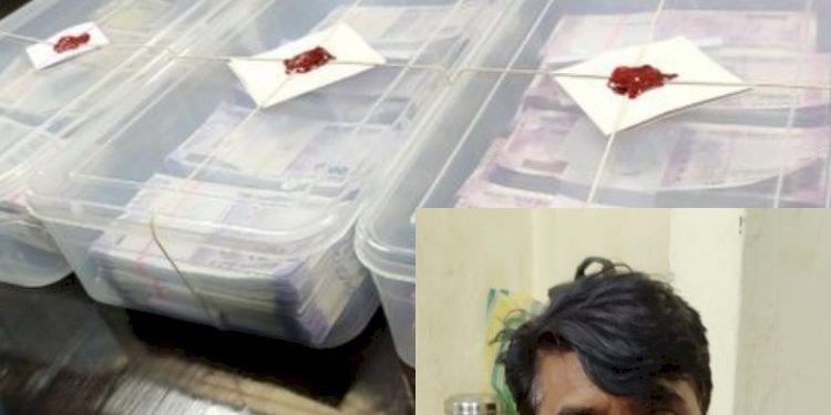 આ શખ્સે ફ્લેટમાં બેસીને 30 લાખની નકલી નોટો પ્રિન્ટર સ્કેનર સહિતની મશીનરીથી છાપી અને..