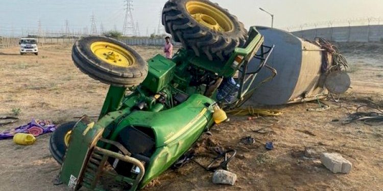ટ્રેકટર પલ્ટી ગયું, 3 લોકોના દબાઈ જતા મોત