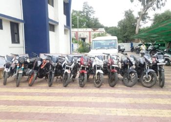 હાઈસ્પીડ બાઈકની ચોરી કરતા 4 શખ્સો ઝડપાયા, પોલીસની સરકારી બાઈક પણ ચોરી લીધી હતી..!