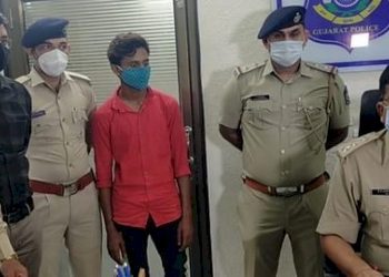 આ શખ્સના મોબાઈલમાંથી 35 ફેસબુક એકાઉન્ટ નીકળ્યા.. શું છે મામલો..