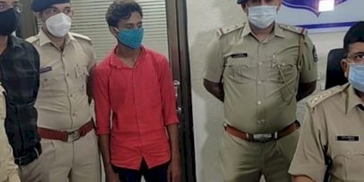 આ શખ્સના મોબાઈલમાંથી 35 ફેસબુક એકાઉન્ટ નીકળ્યા.. શું છે મામલો..