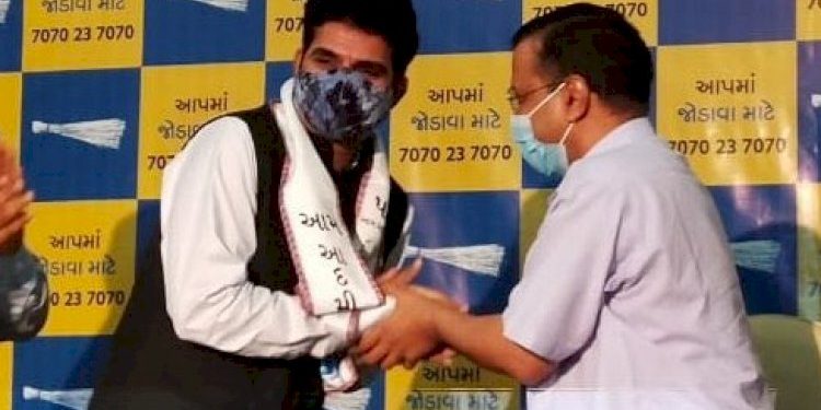 પત્રકારમાંથી આપ નેતા બન્યા ઇસુદાન ગઢવી