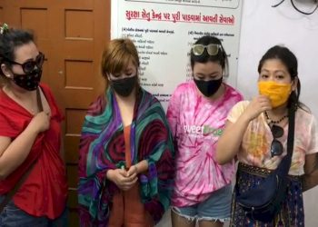 આ 4 સુંદરીઓ મોંઘીદાટ દારૂની બોટલો સાથે ઝડપાઈ