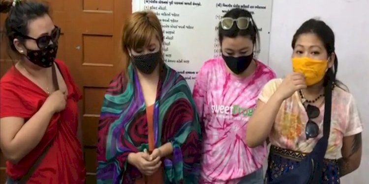 આ 4 સુંદરીઓ મોંઘીદાટ દારૂની બોટલો સાથે ઝડપાઈ