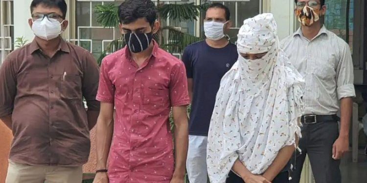 1700 બેરોજગારોને આ યુવતી અને યુવક સહિતની ટીમે આ રીતે બનાવ્યા ટાર્ગેટ