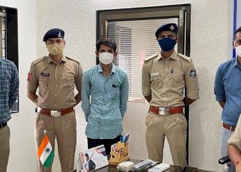 ફેક ઇન્સ્ટાગ્રામ આઇ.ડી. દ્વારા યુવતીઓ સાથે મિત્રતા કેળવી બિભત્સ ફોટોગ્રાફ વાઈરલ કરવાની ધમકી આપતો આ શખ્સ..