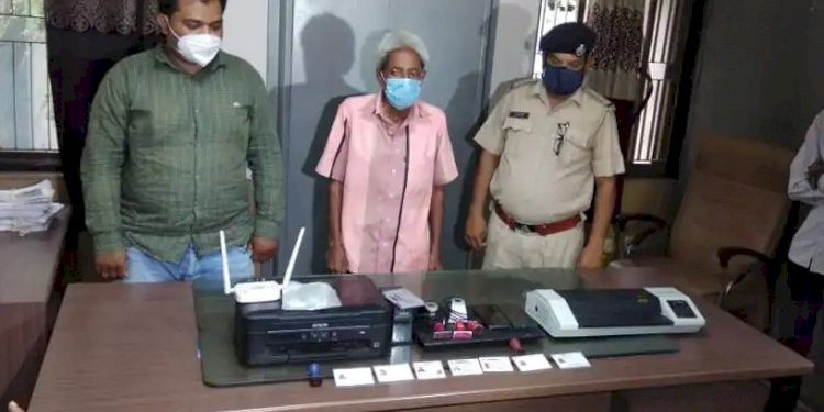 સસ્તા અનાજની દુકાનમાં બનતા હતા નકલી આધારકાર્ડ અને આવકના દાખલા