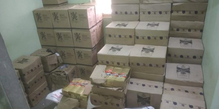 રત્નકલાકારે દારૂની હેરાફેરી કરવા મકાઈનો આ રીતે ઉપયોગ કર્યો પણ પોલીસથી ના બચી શક્યો