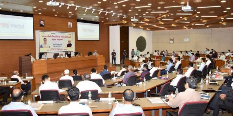 ઇરાદાપૂર્વકની ભૂલ કે મેલાફાઇડ મિસ્ટેકસ ચલાવી લેવાશે નહિ, મુખ્યમંત્રીની જિલ્લા કલેકટરો-જિલ્લા વિકાસ અધિકારીઓની બેઠકમાં તાકીદ