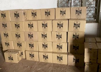 VIDEO:ટેન્કર રોકી પોલીસે તપાસ કરી તો અધધ દારૂની પેટીઓ નીકળી પડી 