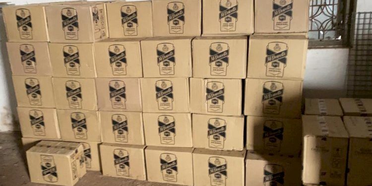 VIDEO:ટેન્કર રોકી પોલીસે તપાસ કરી તો અધધ દારૂની પેટીઓ નીકળી પડી