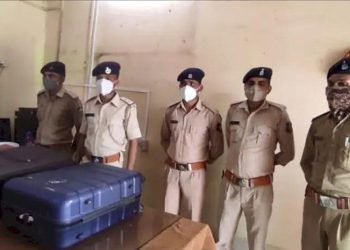 રેલ્વે પોલીસે બે બેગ ખોલીને ચેક કરી તો અંદરથી નીકળ્યું…