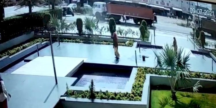 જિંદગી અને મોતના LIVE દ્રશ્ય CCTV માં થયા કેદ