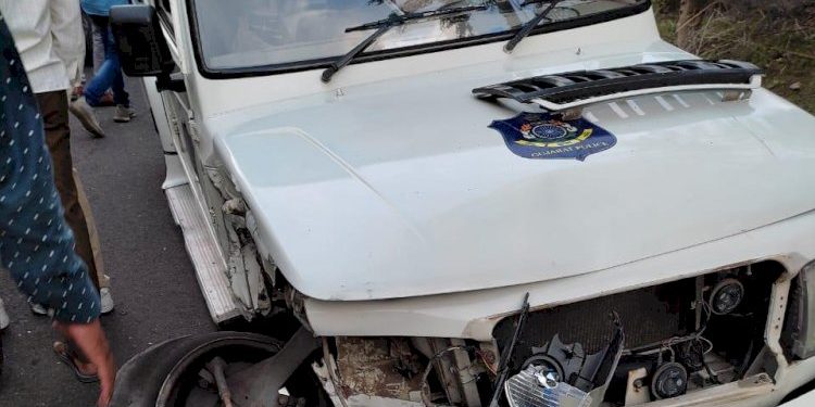 સપડા ગામ નજીક જામનગર પોલીસની કાર સાથે અન્ય કાર ટકરાઈ