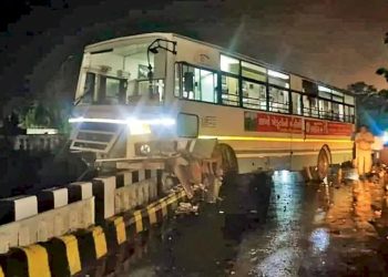 જામનગર દાહોદ એસટી બસ જુઓ તો ક્યાં છેક ચઢી ગઈ…!