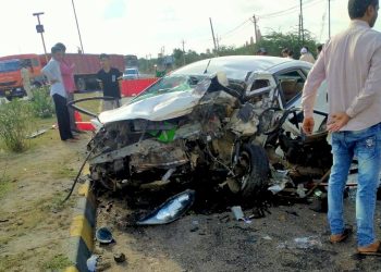 અકસ્માત:કાર પલ્ટી મારી જતા 2 ના મોત