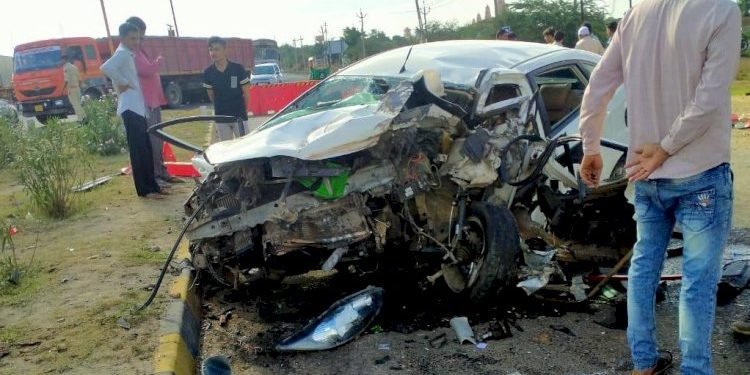 અકસ્માત:કાર પલ્ટી મારી જતા 2 ના મોત