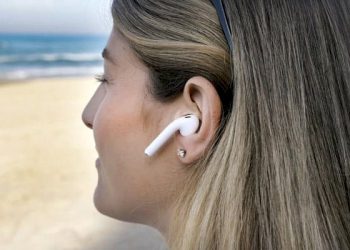 સતત ઈયરફોન પહેરતા હોવ કે એમાંથી ગીતો સાંભળતા હોવ તો સાવધાન, થઈ શકે છે આ મોટી બીમારી